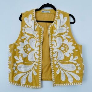 ZARA Embroidered Yellow Vest size XL. Size US 8- US 10